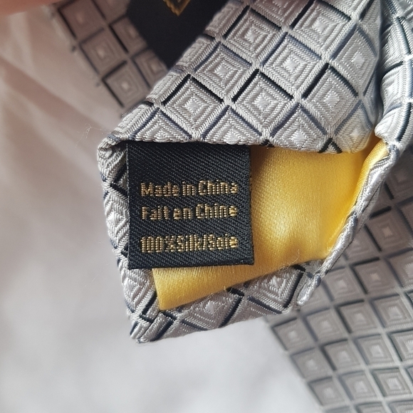 Donald J. Trump Signature Collection Silk Tie - Picture 6 of 6